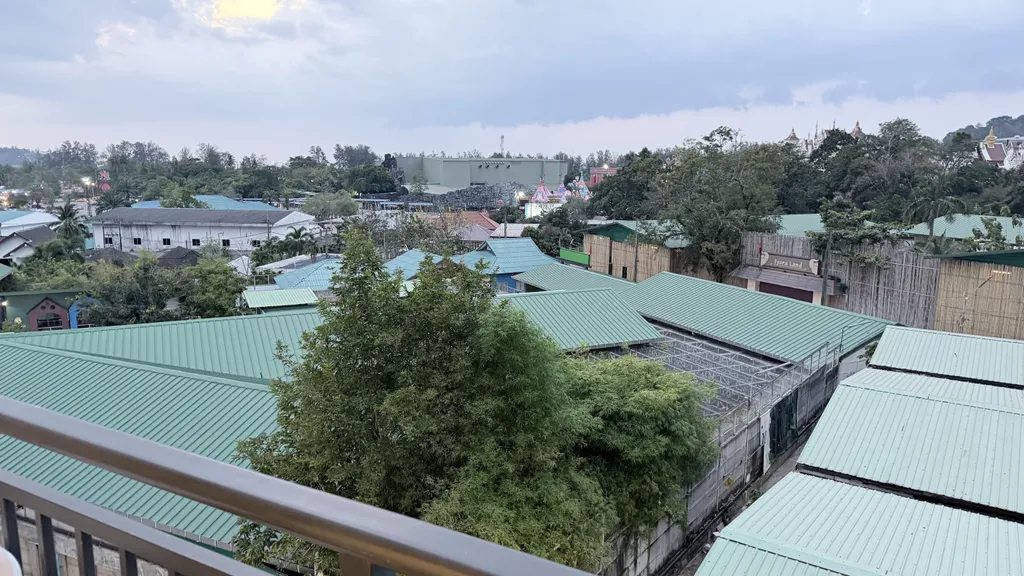 Замечательная квартира у пляжа Камала с бассейной и спортзалом