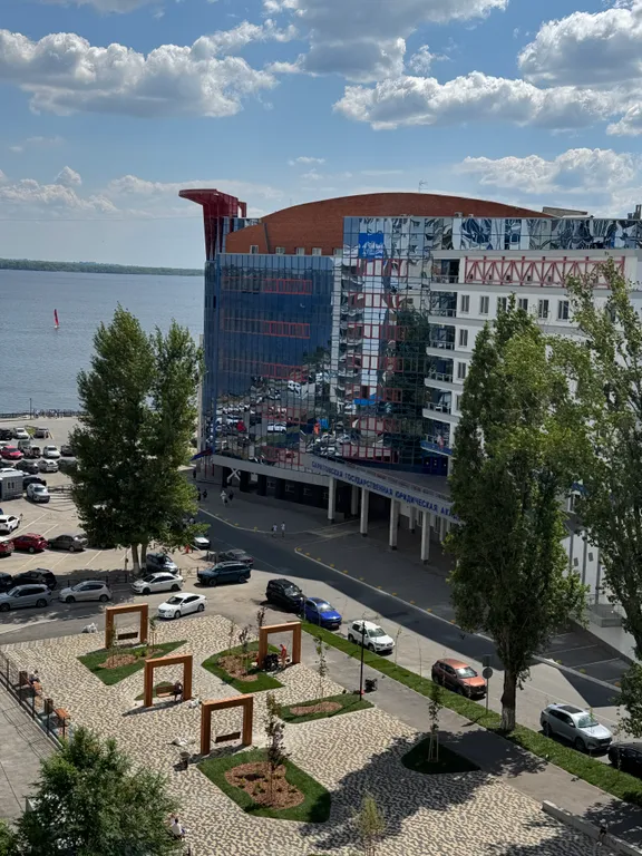 Новый дом, новая набережная, вид на Волгу центр академия