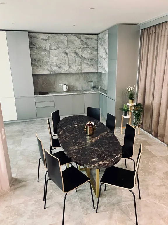 Просторная квартира с панорамным видом на море