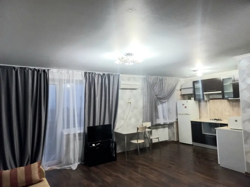 1-комнатная квартира в районе изумруда, вода круглосуточно — аренда посуточно в Донецк