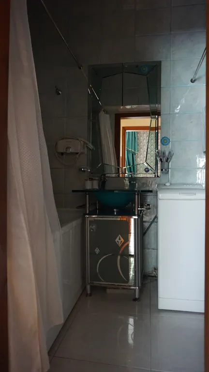 Трешка с изолированными спальнями в центре