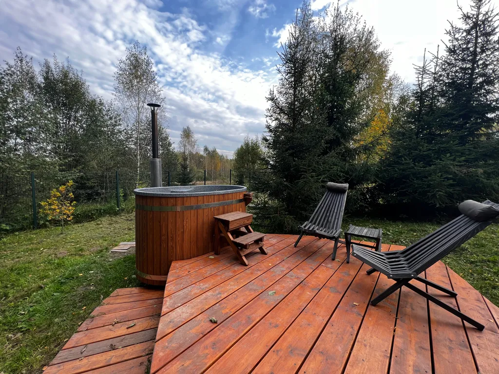 Дом Немо с уличной купелью  в лесу