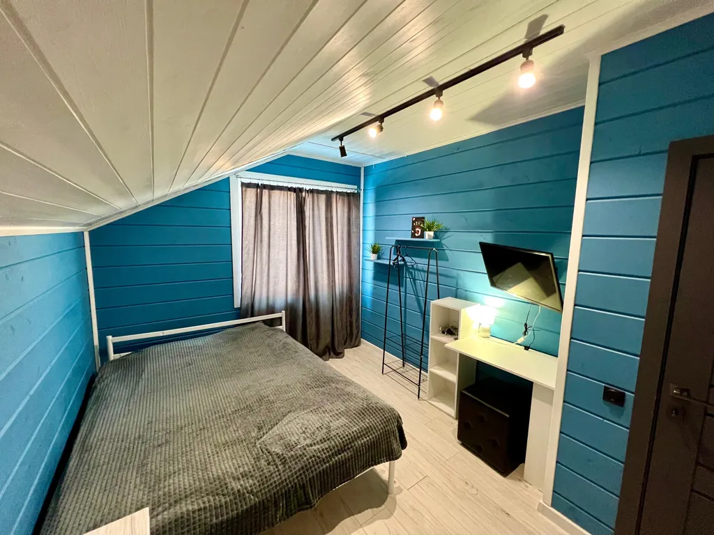 Дом и баня у реки