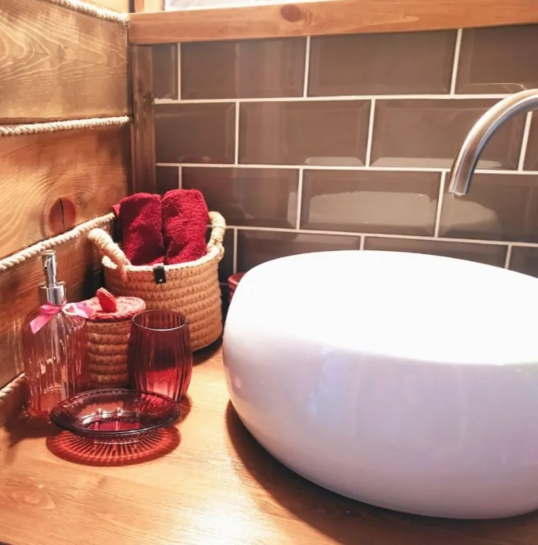 Лесной домик Калина с кедровой сауной, горячей купелью и видом на тайгу