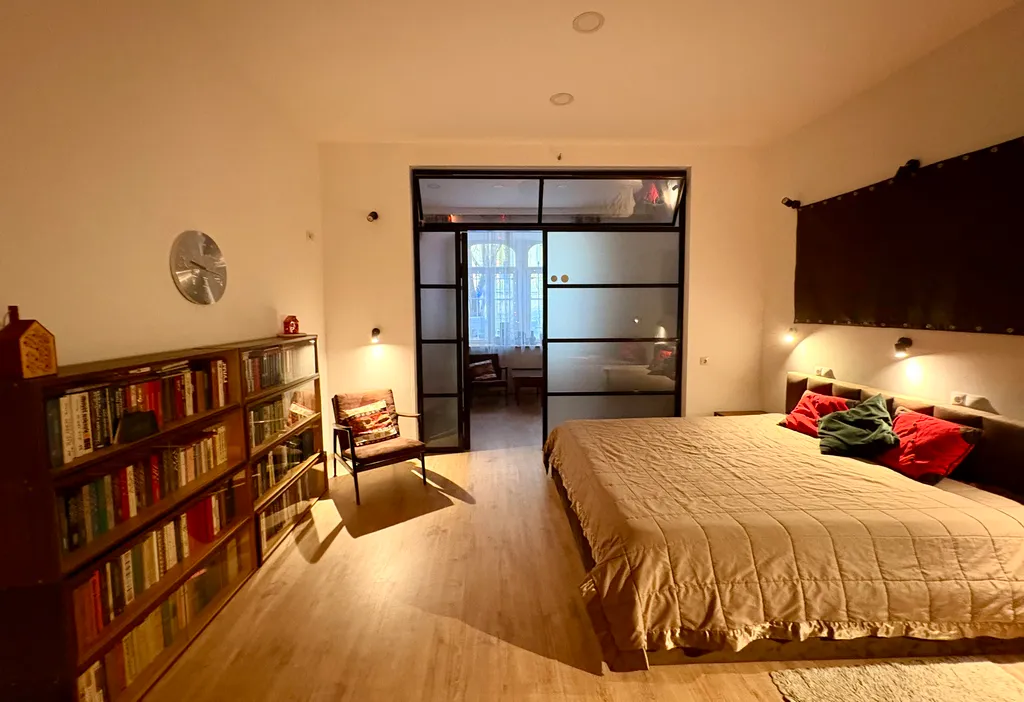 Просторная квартира в центре с собственным двориком