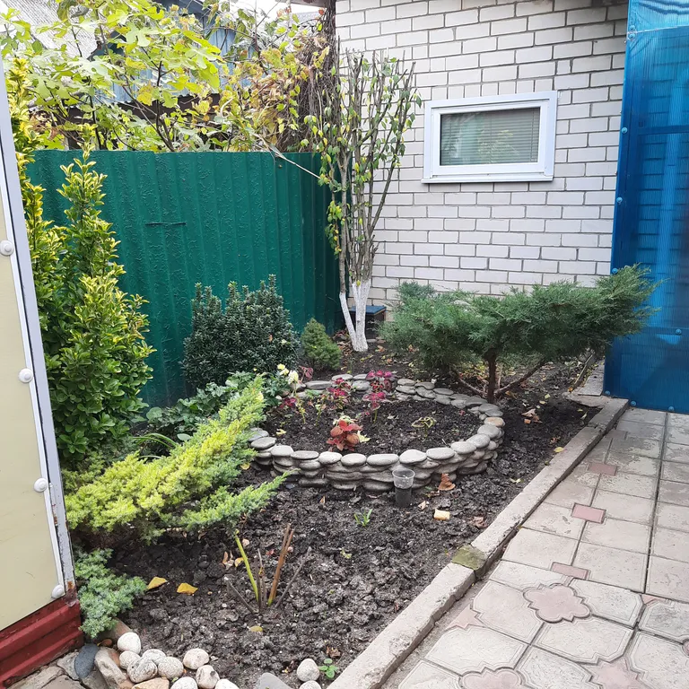 Половина двухэтажного дома у моря