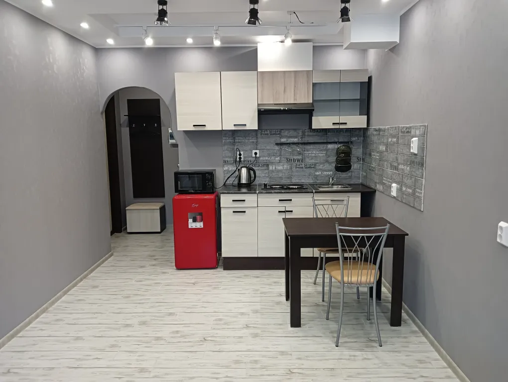 Современная студия с евроремонтом рядом с центром