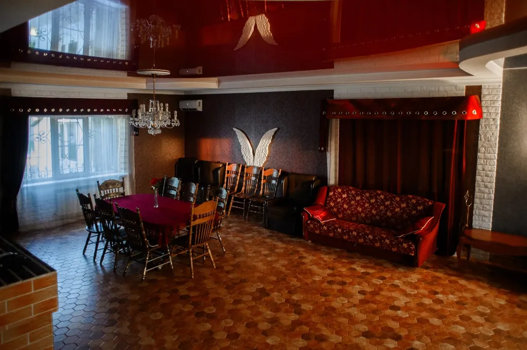 Просторный комфортабельный коттедж в центре города с банным чаном