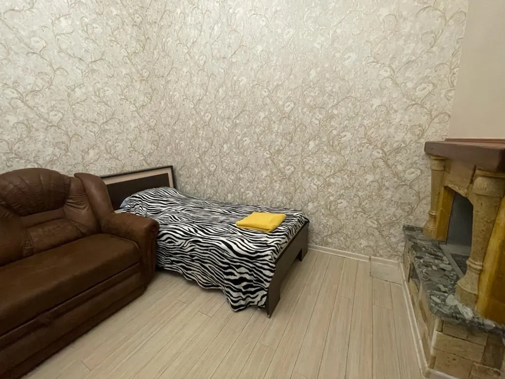 Ассоль 2-комнатный домик с кухней у Парка и Цветник