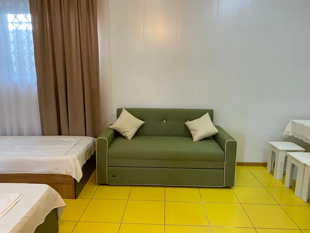 Коттедж Дом с двориком у моря — Гагра