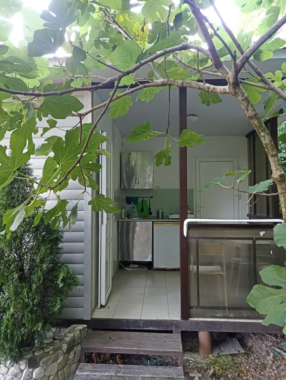 Однокомнатный коттедж с видом на лес и горы