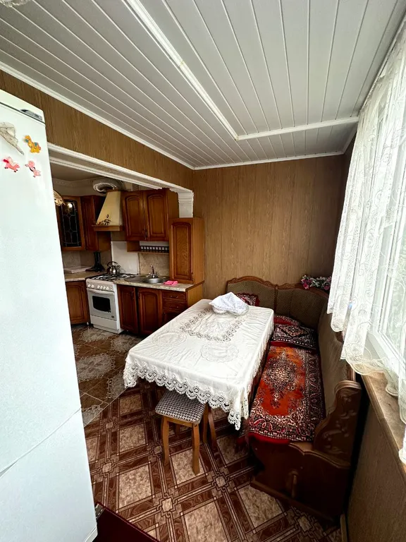 Квартира находится в центре посёлка Дубки