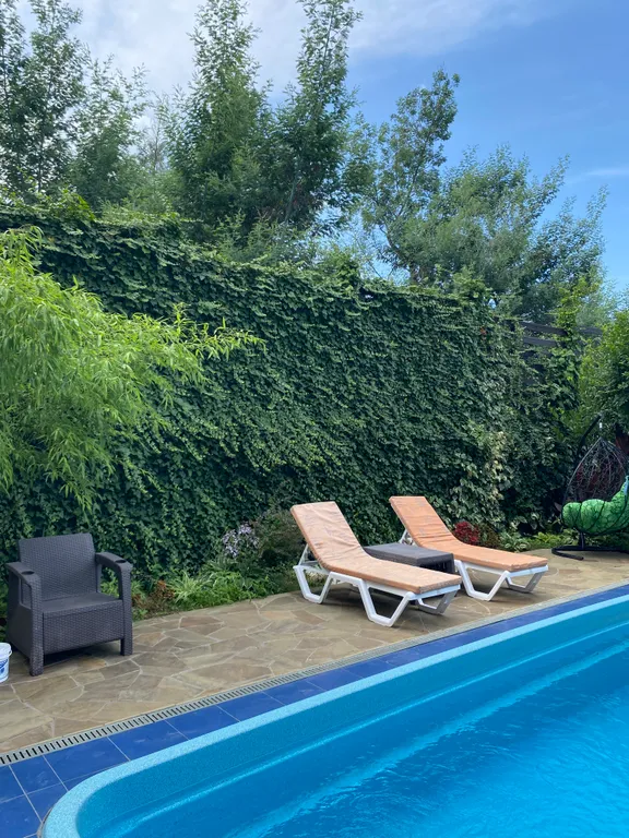 Дом в живописной деревне у моря с бассейном