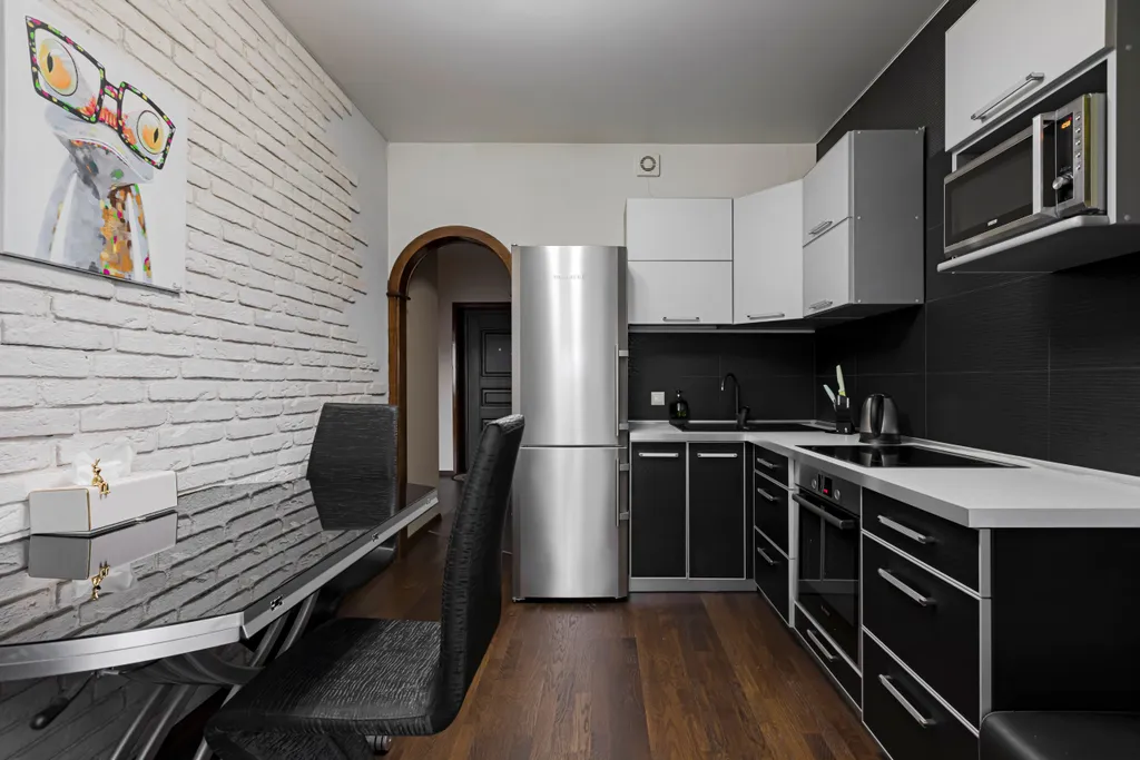 Современная уютная квартира с балконом рядом с метро и ТЦ