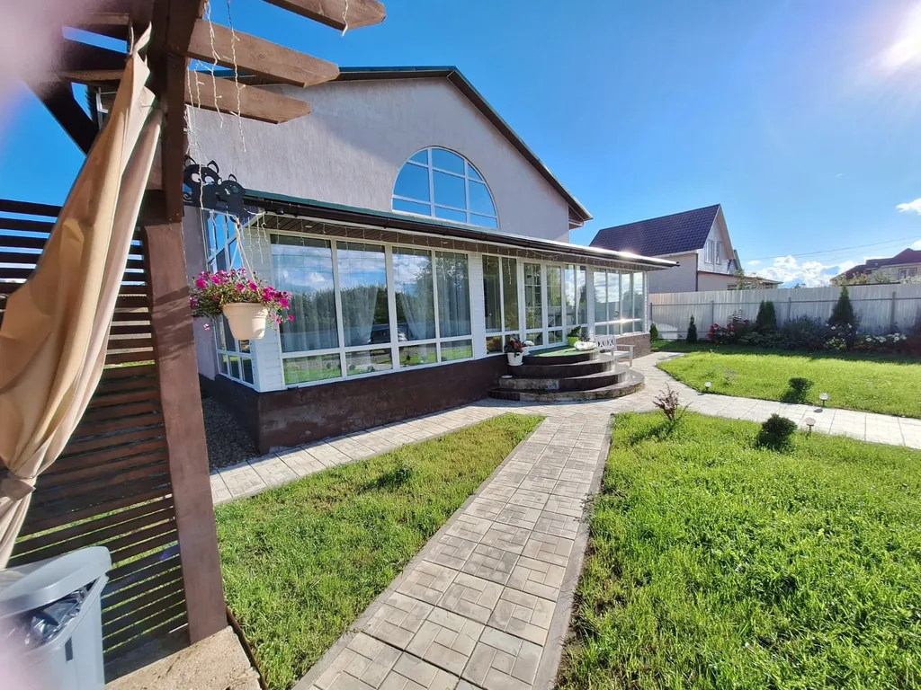 Большой уютный дом