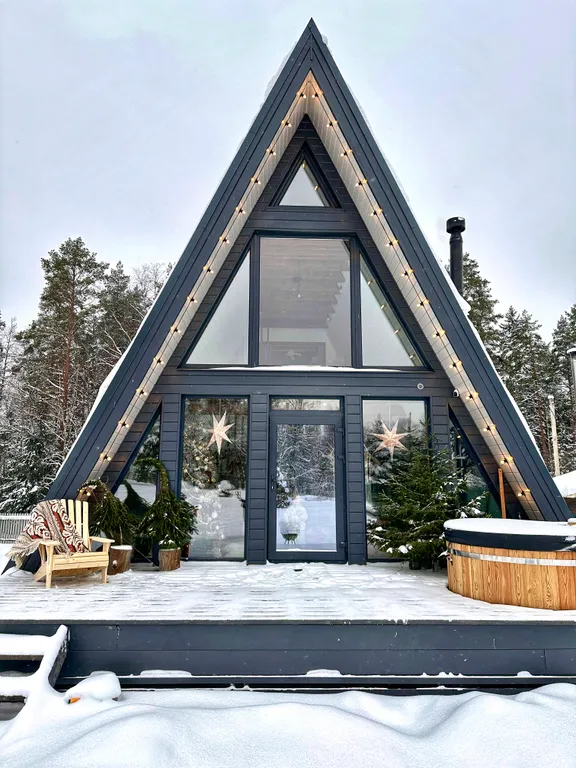 Большой уединенный A-frame в лесу с горячей купелью Фурако
