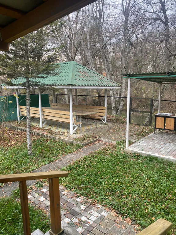 Дом на берегу реки