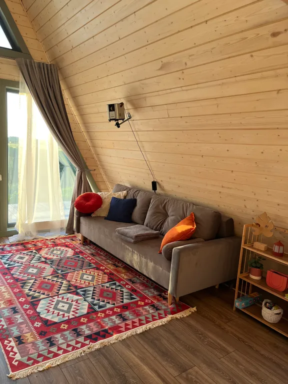 Уютный афрейм с горячей купелью на берегу реки Дон