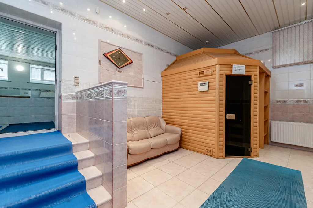 Коттедж с бассейном и сауной в Красногорске