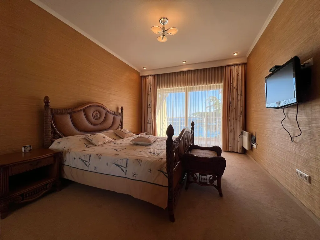 Видовые 3-комнатные апартаменты возле пляжа