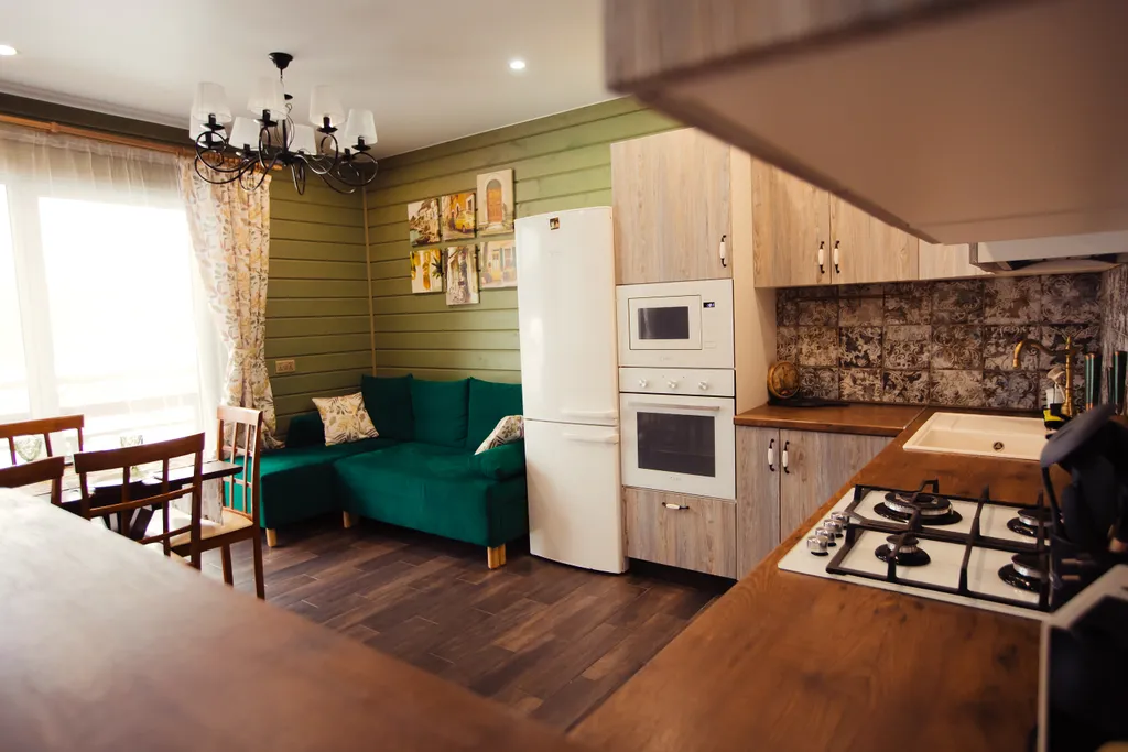 Коттедж в стиле итальянского деревенского дома с видом на озеро