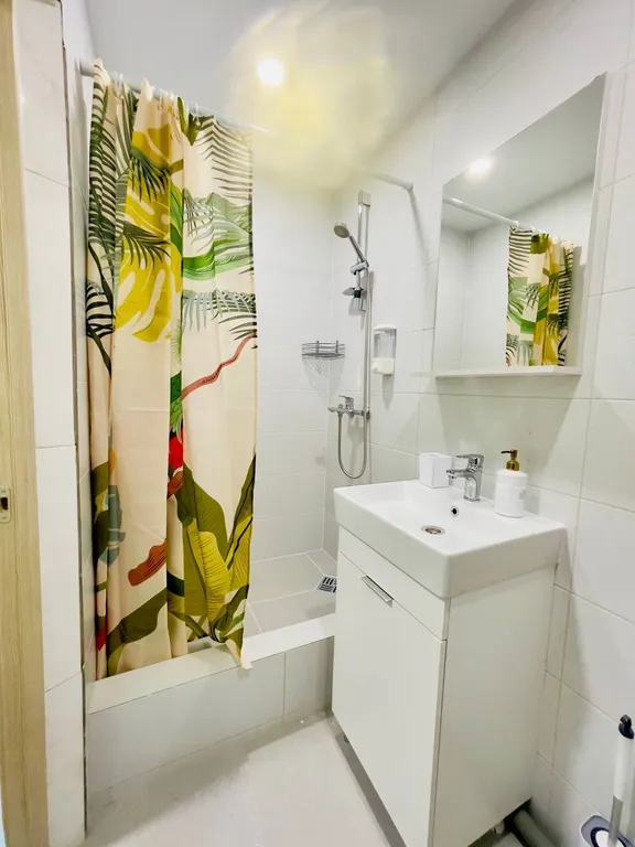 Студия у центрального здания ЮВЖД