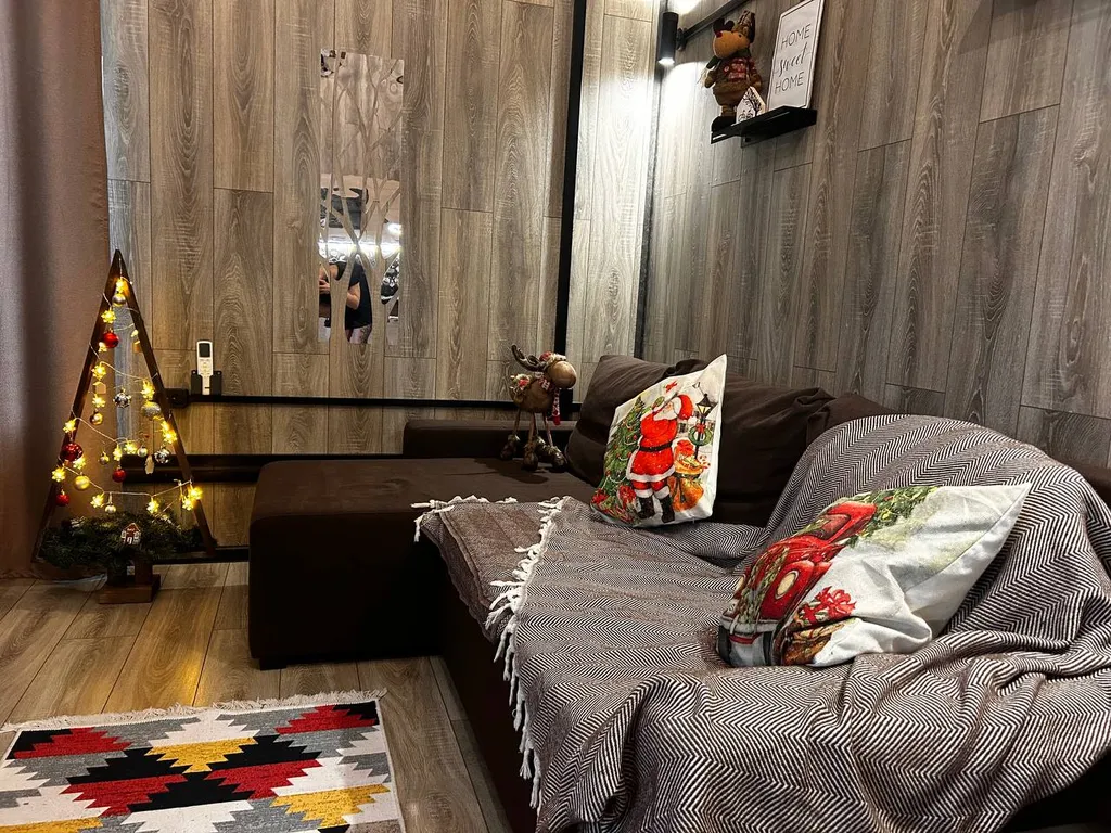 Дом с купелью и сауной, костровой зоной, мангалом и качелями