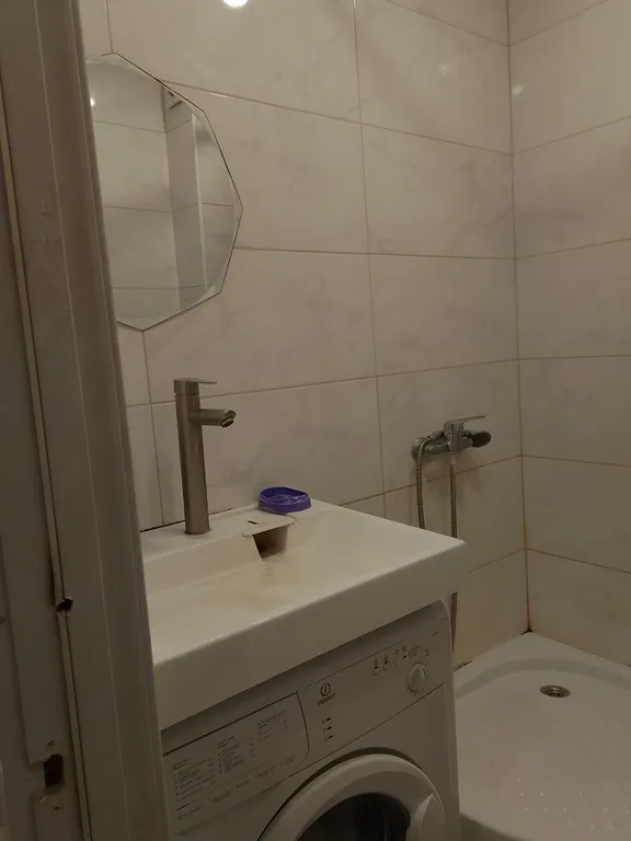 Гостинка-студия в центре у метро Геологическая