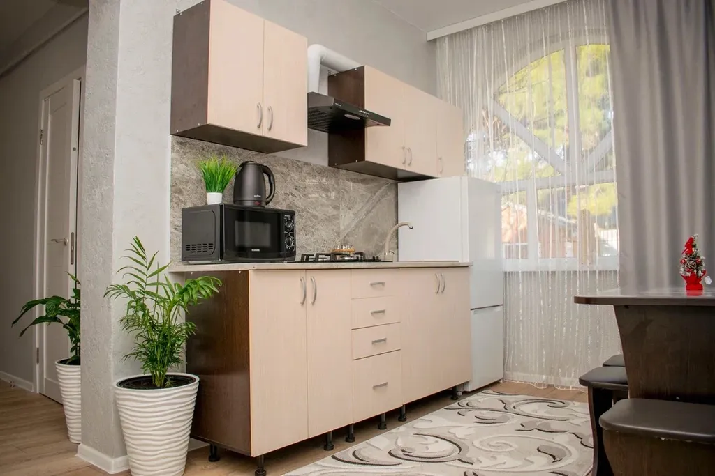 Дом сапфир с бассейном в центре