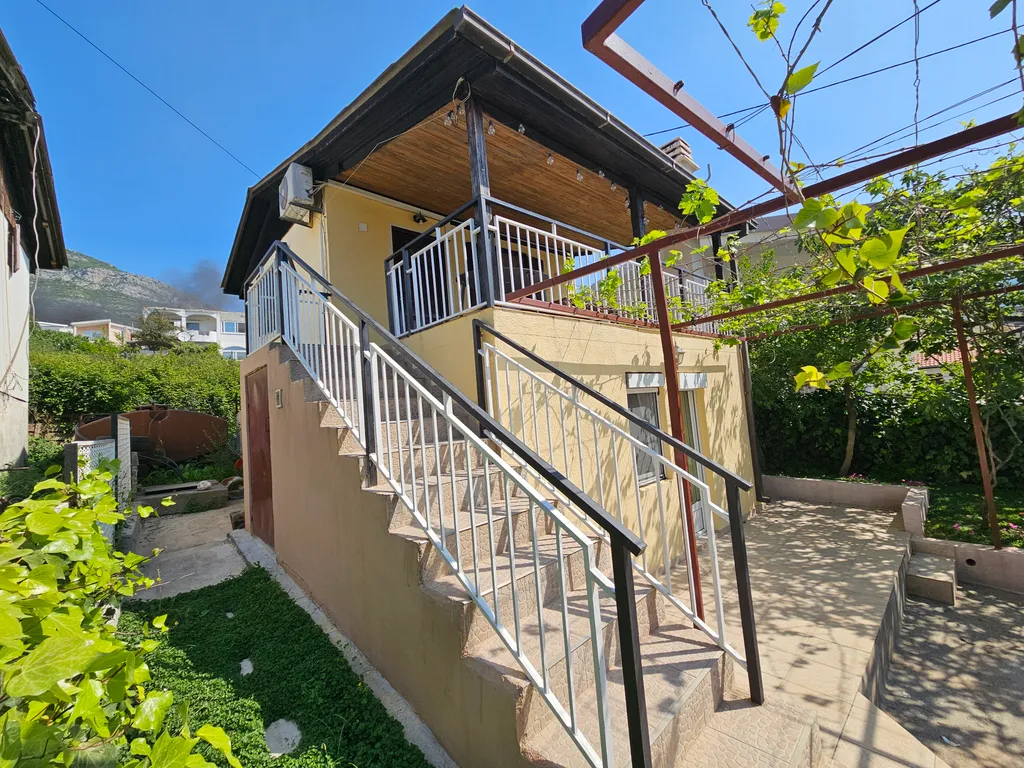 MonteBar2 часть дома на втором этаже с отдельным входом