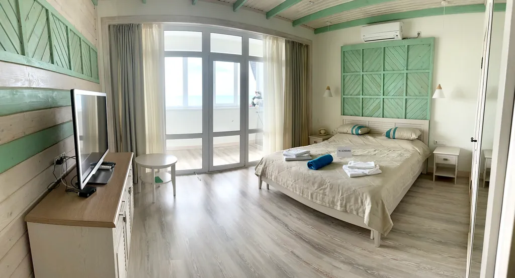 Дом с бассейном у моря