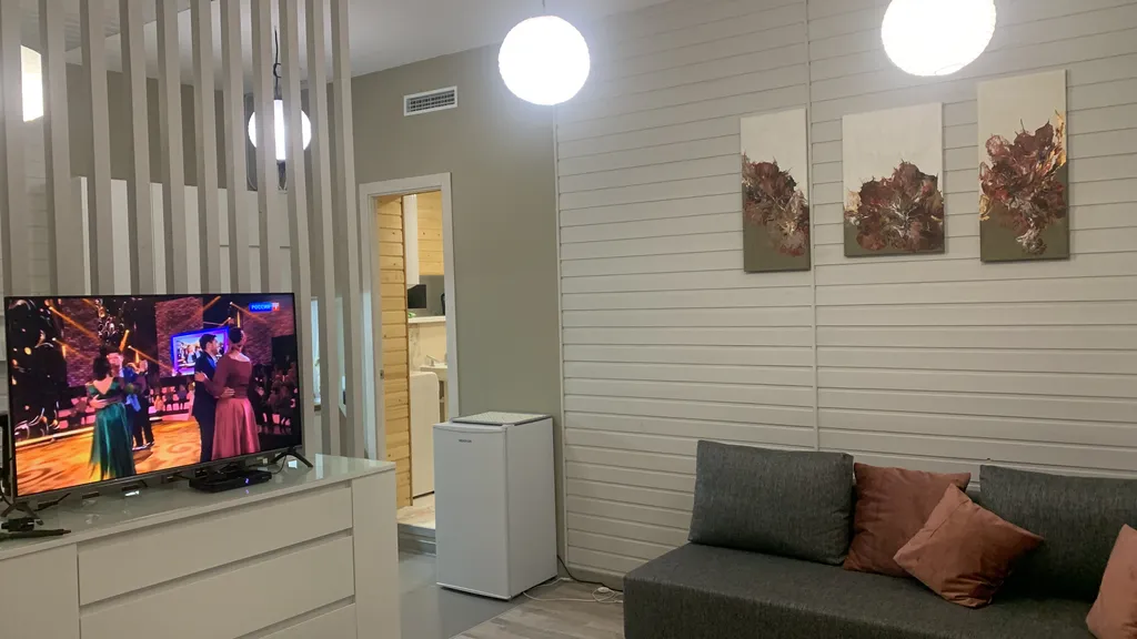 Коттедж Уютная и комфортная ХижInna с русской банькой в лесу у реки — Волхов