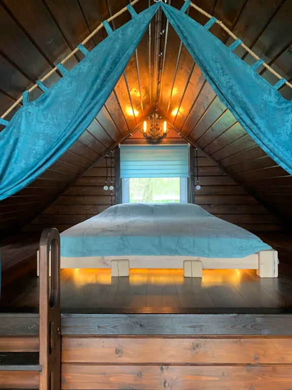 Уютный дом на берегу озера