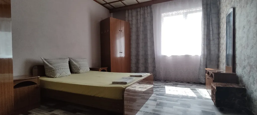 Дом с отдельным входом и двором