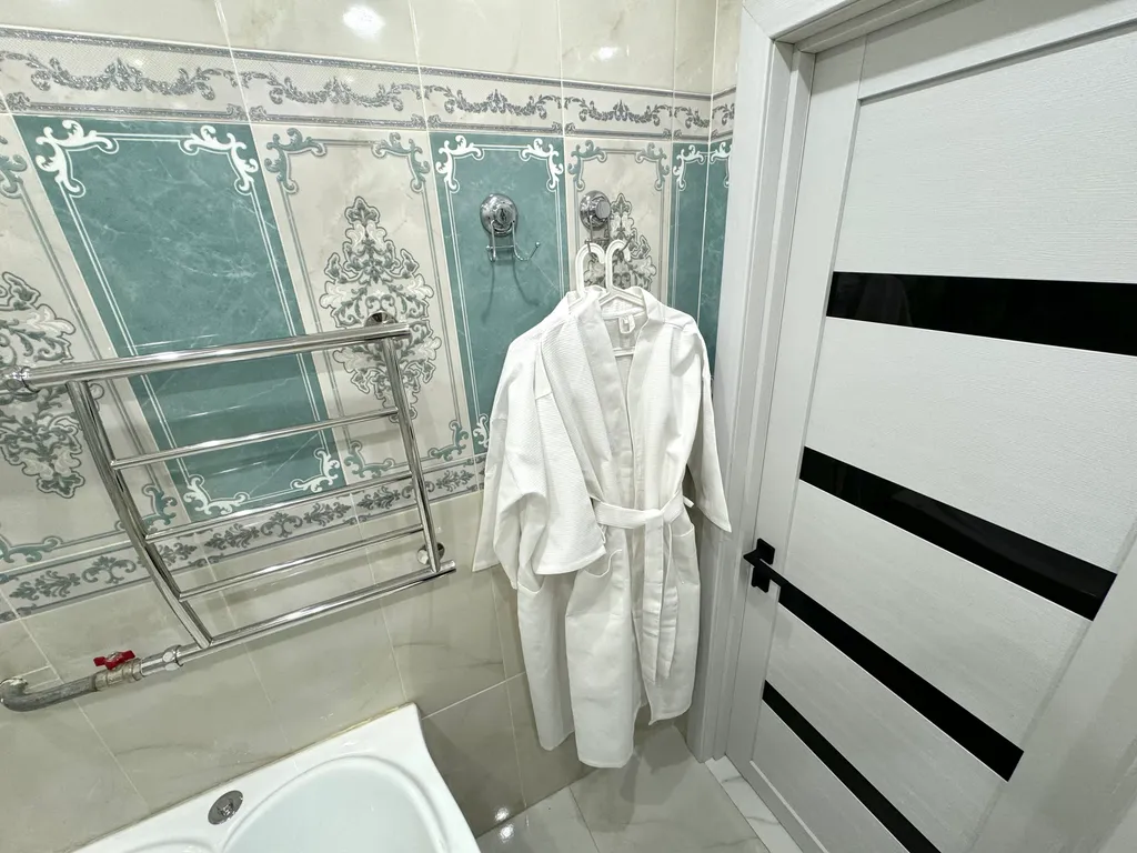 Апартаменты в античном стиле, с джакузи и красивым видом из окна