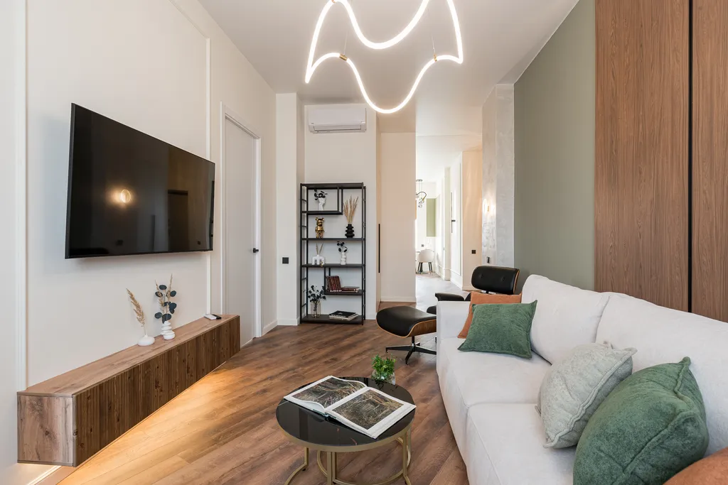 Сталинка после ремонта с видом на главный проспект и закаты