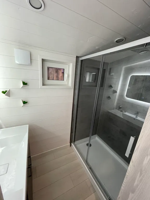 Уютный дизайнерский коттедж с территорией