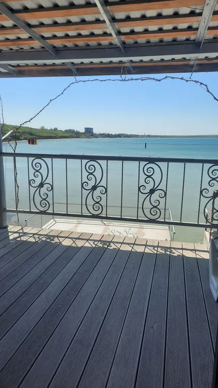 Эллинг на самом берегу Азовского моря