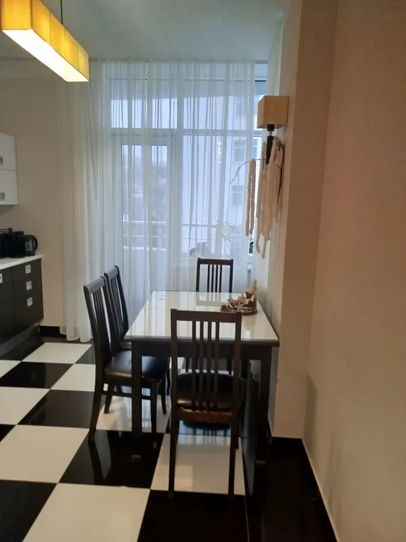 Огромная квартира с бассейном и видом на море