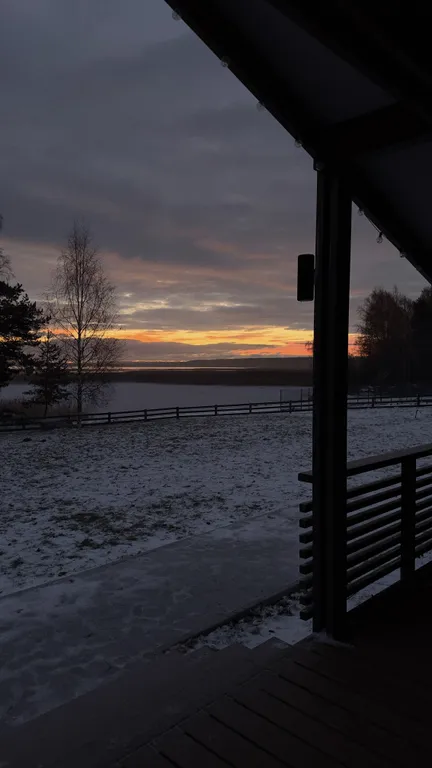 Коттедж Уютный дом на берегу озера — Плодовое