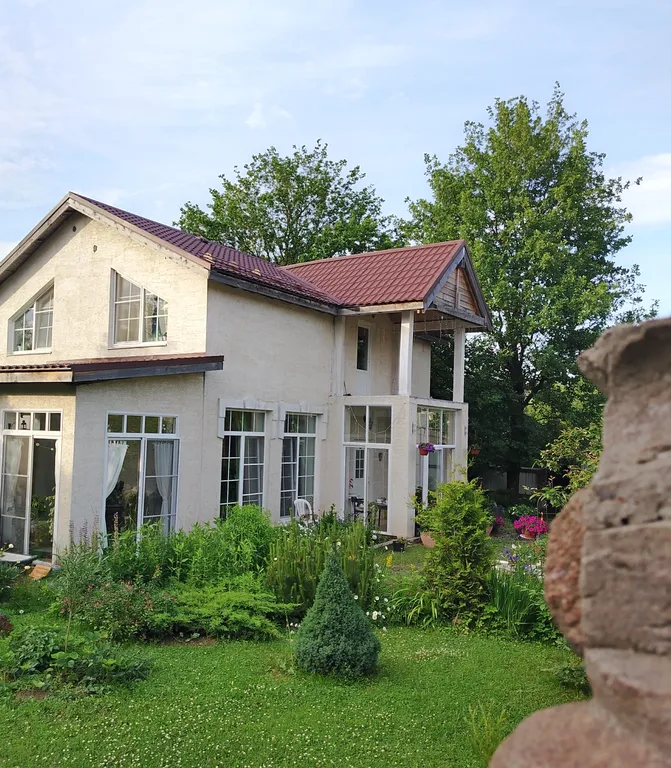 Уединенная часть дома с садом и барбекю