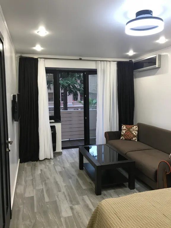 Квартир в старом Батуми, в районе Драматического театра, с большим балконом