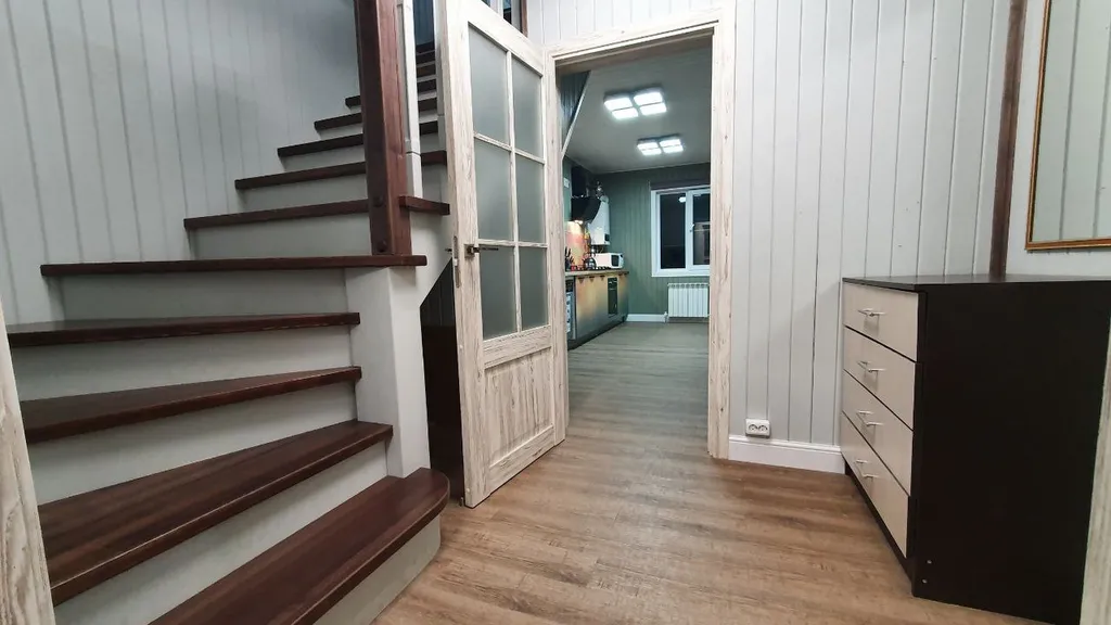 Серая комната в коттедже