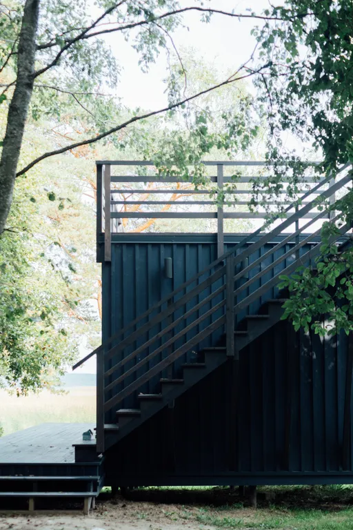 Коттедж Уютный домик с видом на озеро — Плодовое