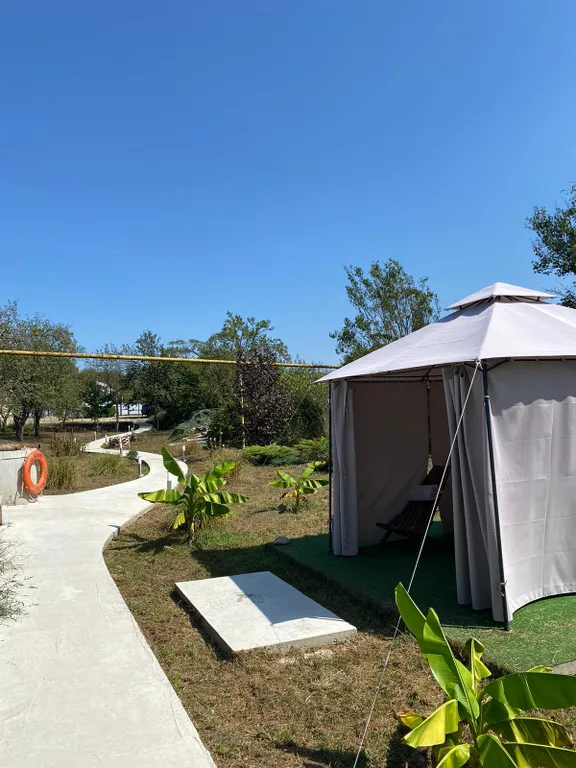 Дом у горной реки