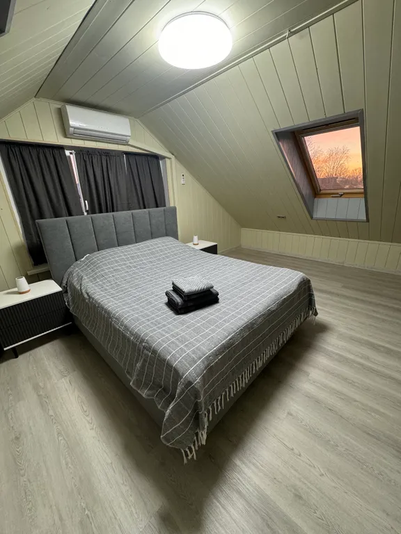 Двухуровневая квартира-студия с отдельной спальней — аренда посуточно в Курган