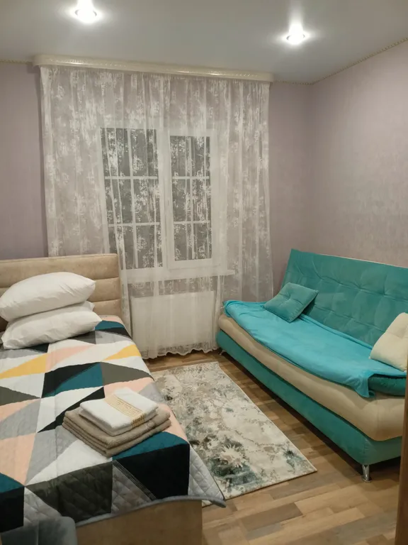 Домик с видом на пруд и сосны