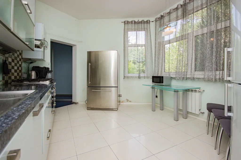 10-комнатный Дом