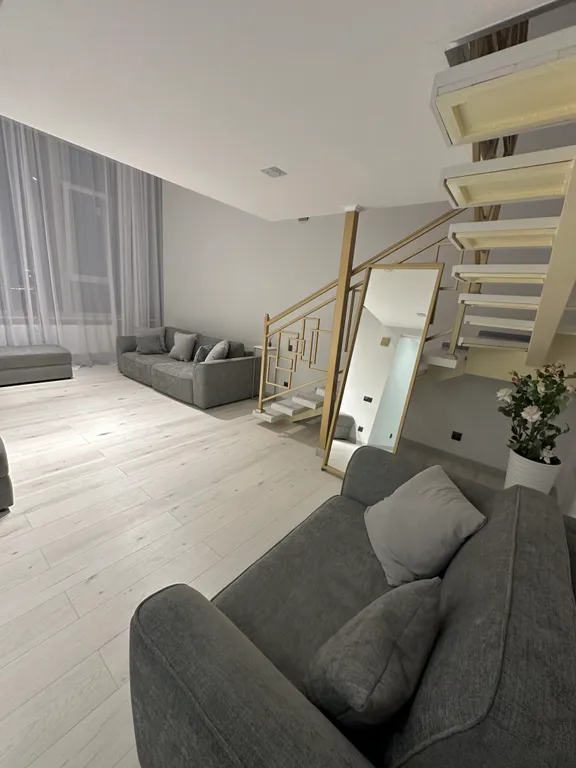 Двухуровневая квартира с дизайнерским ремонтом