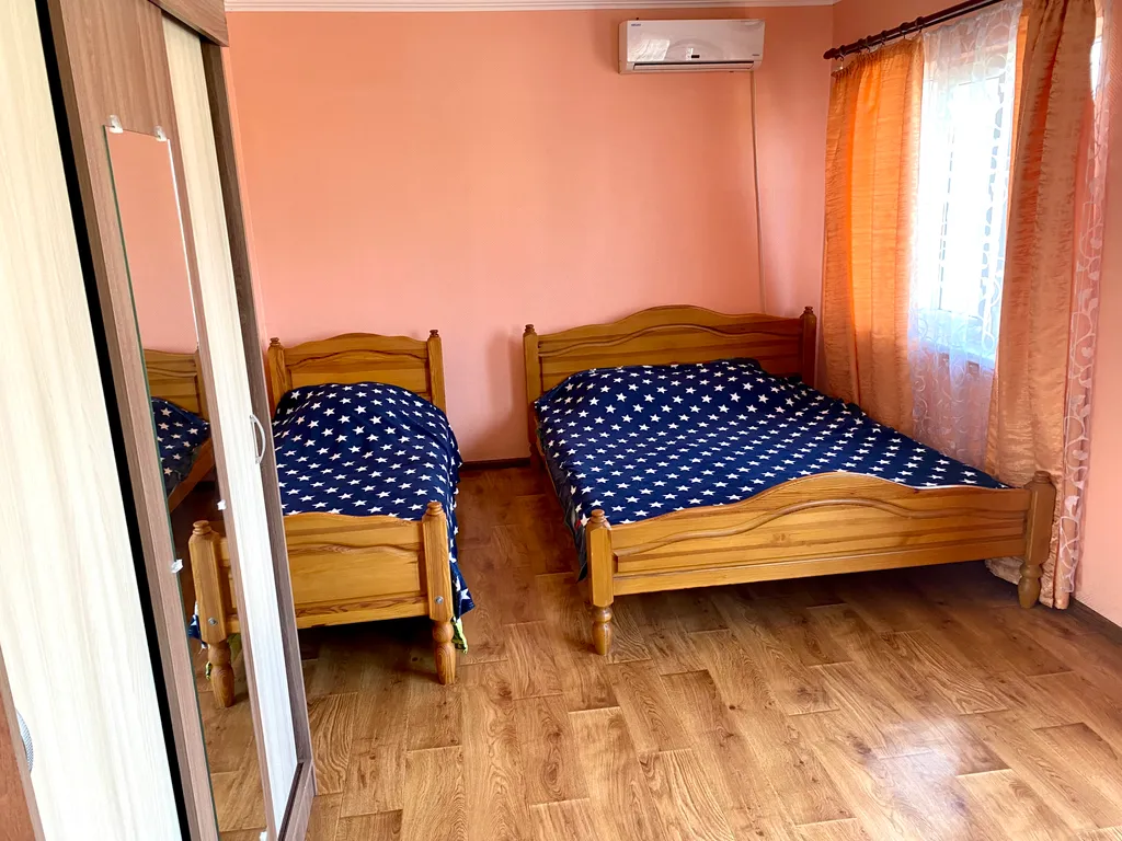 Коттедж Второй этаж дома с отдельным входом с балконом 41м2 ,до моря 4 минуты. — Севастополь